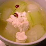 冬瓜とくずし豆腐の白だしスープ